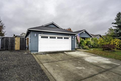 889 Win Way, Eagle Point, OR 97524 photo 3