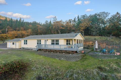 496 Wren Ridge Dr, Eagle Point, OR 97524 photo 1