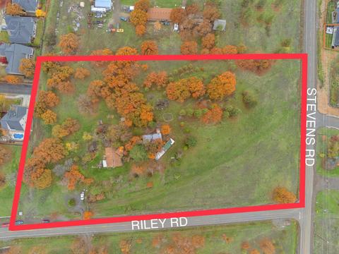 300 Riley Rd, Eagle Point, OR 97524 photo 1