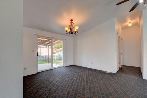 282 N Deanjou Ave, Eagle Point, OR 97524 photo 9