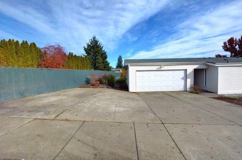 282 N Deanjou Ave, Eagle Point, OR 97524 photo 2