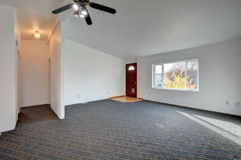 282 N Deanjou Ave, Eagle Point, OR 97524 photo 4
