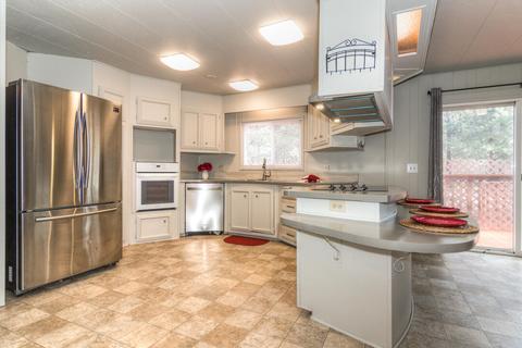 61029 Chuckanut Dr, Bend, OR 97702 photo 2