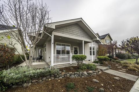 1078 N Haskell St, Central Point, OR 97502 photo 1