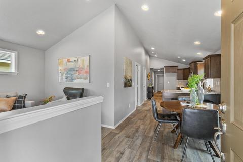 1913 W W Hill Ave, Sisters, OR 97759 photo 2