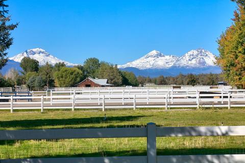 65130 Highland Rd, Bend, OR 97703 photo 2
