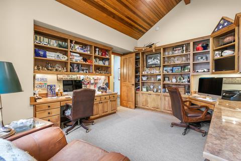56375 Twin Rivers Dr, Bend, OR 97707 photo 17