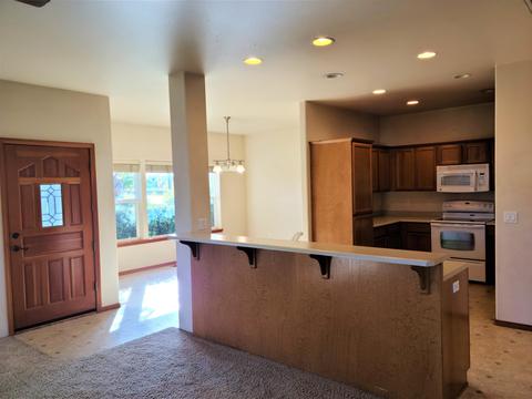 329 Cascade Dr, Central Point, OR 97502 photo 4