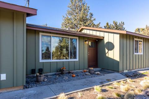 64837 Grande Loop, Bend, OR 97701 photo 2