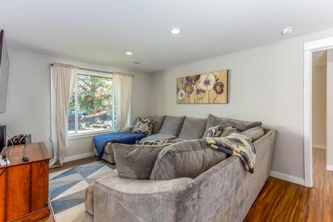 64837 Grande Loop, Bend, OR 97701 photo 9