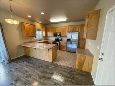 531 Freeman Rd, Central Point, OR 97502 photo 2