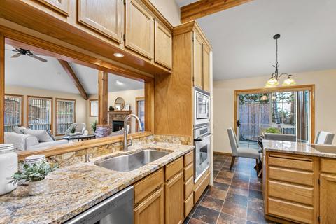 563 NE Soaring Ct, Bend, OR 97701 photo 9