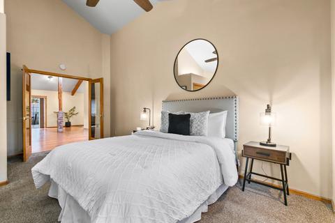 563 NE Soaring Ct, Bend, OR 97701 photo 16