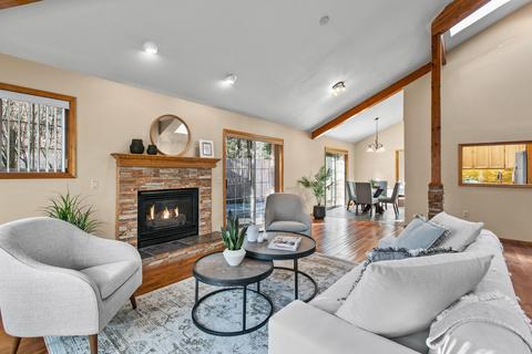 563 NE Soaring Ct, Bend, OR 97701 photo 5