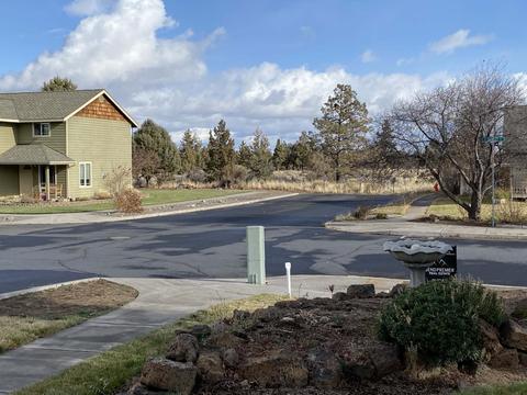 697 NE Shirley Ct, Bend, OR 97701 photo 18