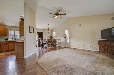 697 NE Shirley Ct, Bend, OR 97701 photo 2