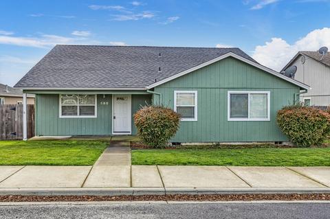 560 Barton Rd, Eagle Point, OR 97524 photo 1