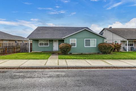 560 Barton Rd, Eagle Point, OR 97524 photo 2