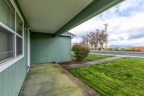 560 Barton Rd, Eagle Point, OR 97524 photo 6