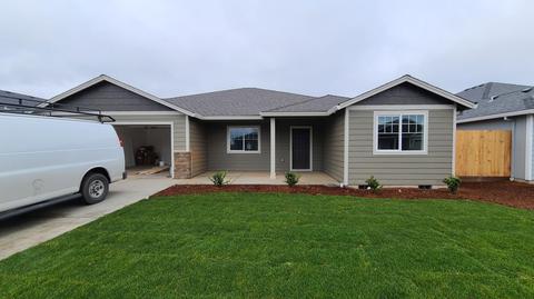 71 Hidden Valley Dr, Eagle Point, OR 97524 photo 3