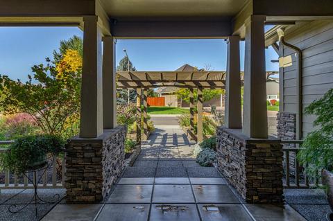 106 Pebble Creek Dr, Eagle Point, OR 97524 photo 9