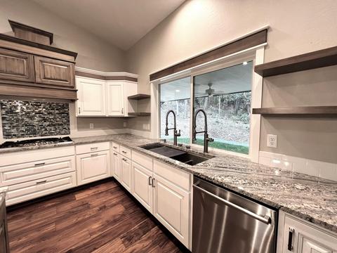 1422 Wetherbee Dr, Grants Pass, OR 97527 photo 5