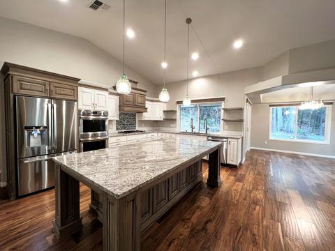 1422 Wetherbee Dr, Grants Pass, OR 97527 photo 3