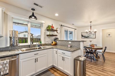 947 Ridgeview Dr, Eagle Point, OR 97524 photo 17