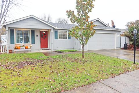 686 Andrea Way, Eagle Point, OR 97524 photo 1