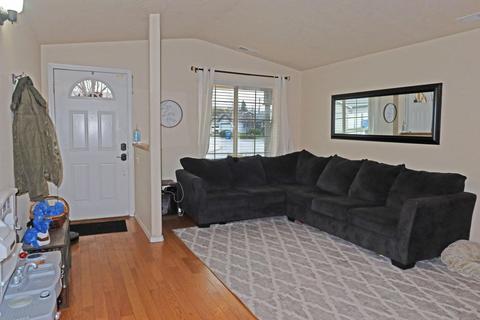 686 Andrea Way, Eagle Point, OR 97524 photo 2