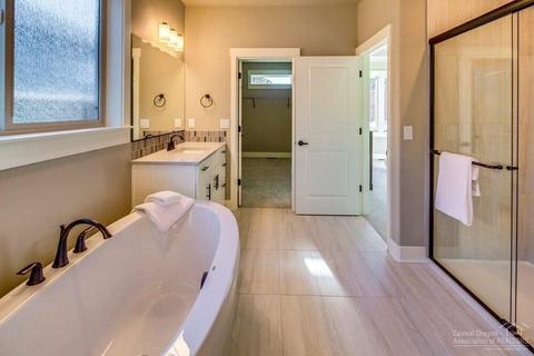 3779 NE Oakside Loop, Bend, OR 97701 photo 15