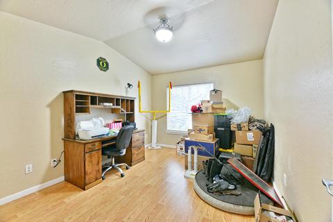 328 Live Oak Loop, Central Point, OR 97502 photo 5