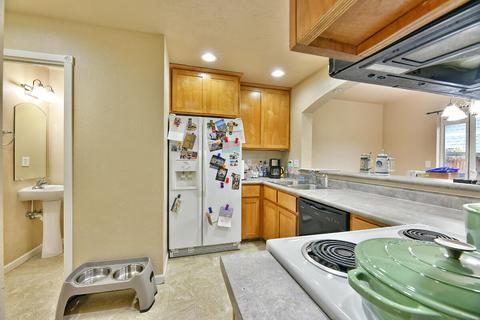 328 Live Oak Loop, Central Point, OR 97502 photo 10
