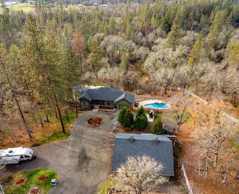 2707 Rogue River Dr, Eagle Point, OR 97524 photo 2