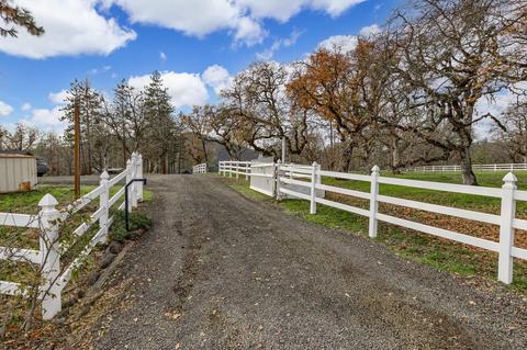2707 Rogue River Dr, Eagle Point, OR 97524 photo 49