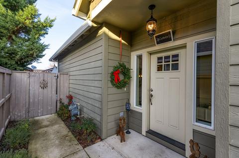 386 Live Oak Loop, Central Point, OR 97502 photo 4