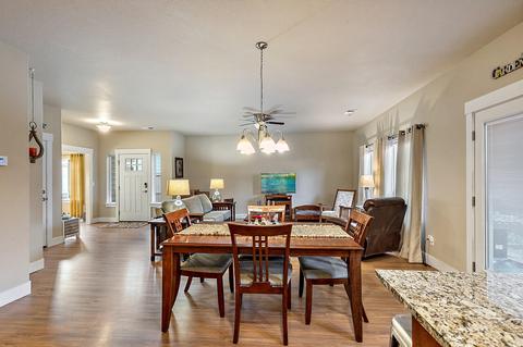 386 Live Oak Loop, Central Point, OR 97502 photo 17