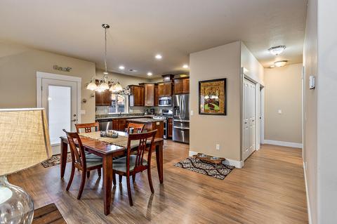 386 Live Oak Loop, Central Point, OR 97502 photo 8
