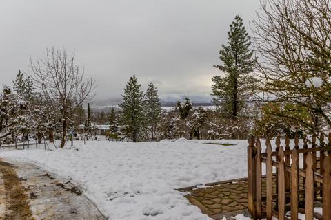 196 Flamingo Dr, Eagle Point, OR 97524 photo 3