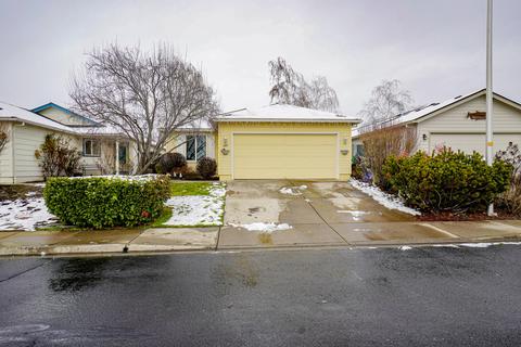 459 Montclair Way, Eagle Point, OR 97524 photo 2