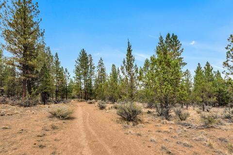 63454 Saddleback Dr, Bend, OR 97703 photo 2