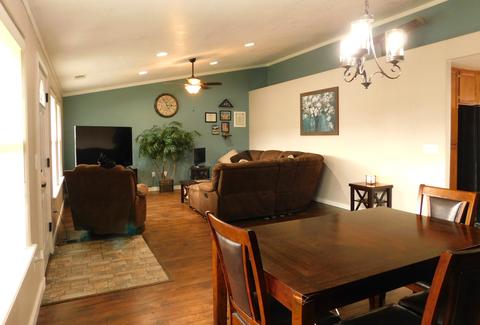 605 Andrea Way, Eagle Point, OR 97524 photo 2