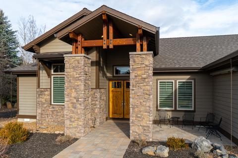 445 Nutcracker Dr, Redmond, OR 97756 photo 2