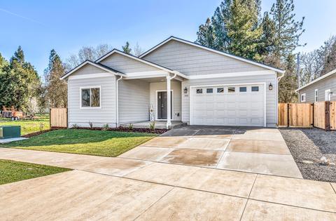388 Cascade Dr, Central Point, OR 97502 photo 3