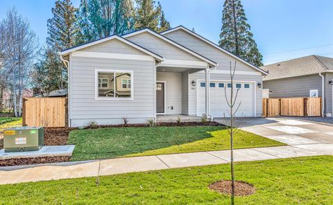 388 Cascade Dr, Central Point, OR 97502 photo 2