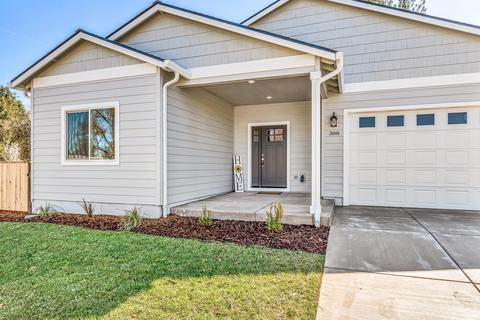 388 Cascade Dr, Central Point, OR 97502 photo 4