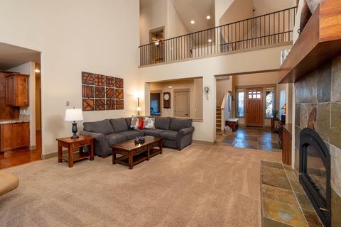 20927 Miramar Dr, Bend, OR 97702 photo 3