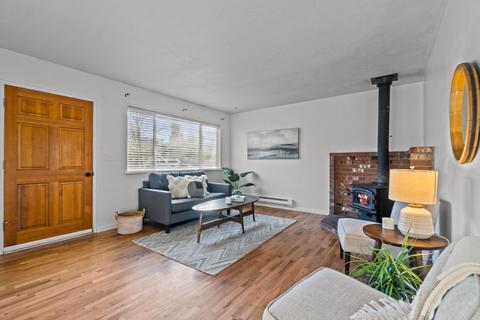1348 NE Watson Dr, Bend, OR 97701 photo 3