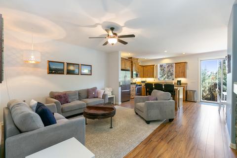 716 NE Vail Ln, Bend, OR 97701 photo 1
