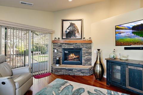 295 SE Independence Dr, Grants Pass, OR 97527 photo 8